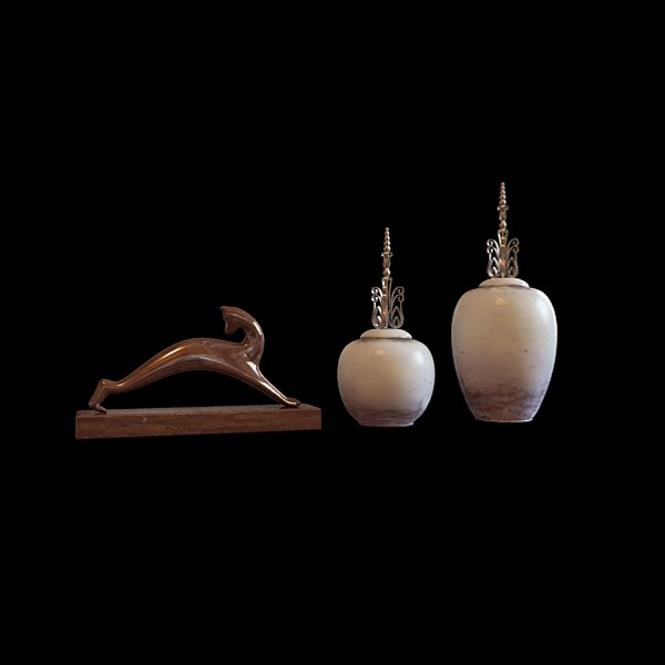 Decorative vases and figurine 3d rendering